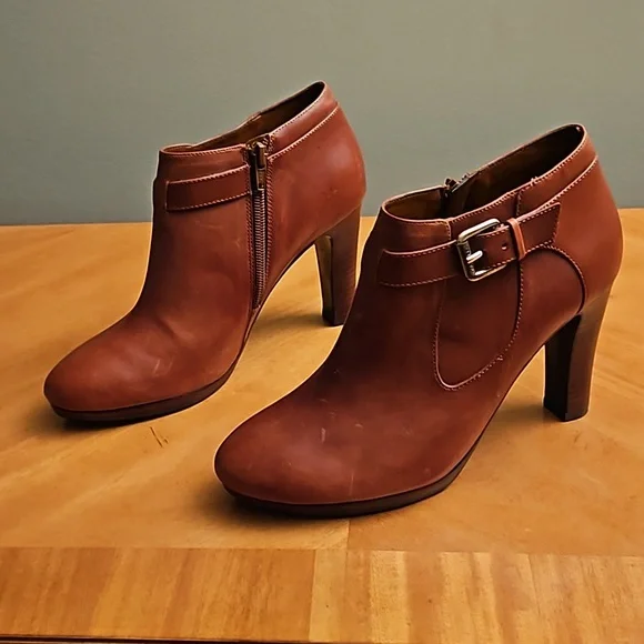 Designer Leather Booties! NWOT. Gorgeous Autumn caramel color. Size 7 1/2 - Picture 1 of 8